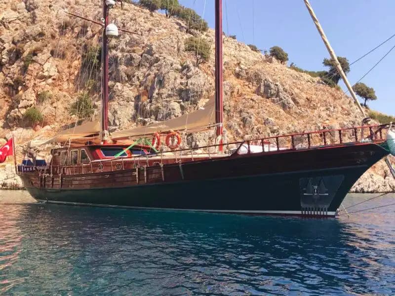 Marmaris'te Geniş Güverte ve Konforlu Kabinler ile Konaklamalı Mavi Yolculuk