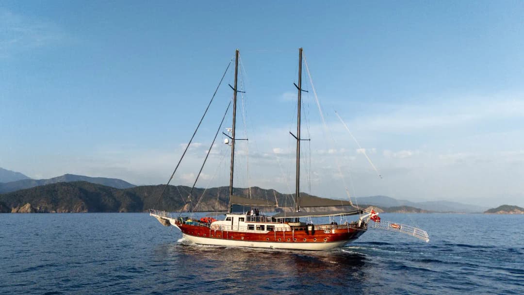 Marmaris'te Lüks 33 Metrelik Gulet Kiralama - 12 Kişiye Kadar