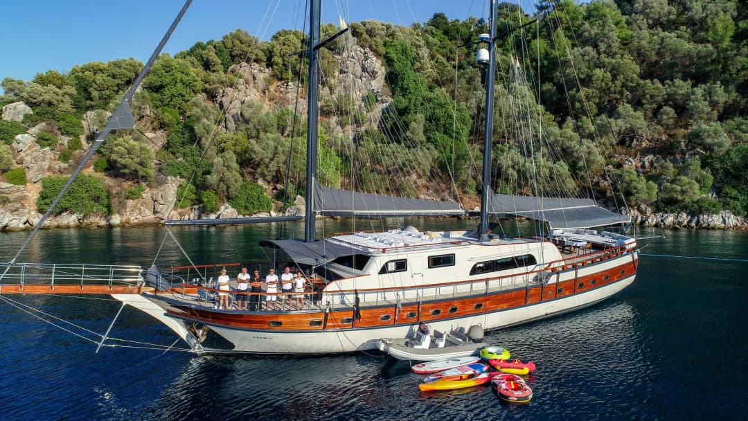 Marmaris'te Lüks 33 Metrelik Gulet Kiralama - 12 Kişiye Kadar