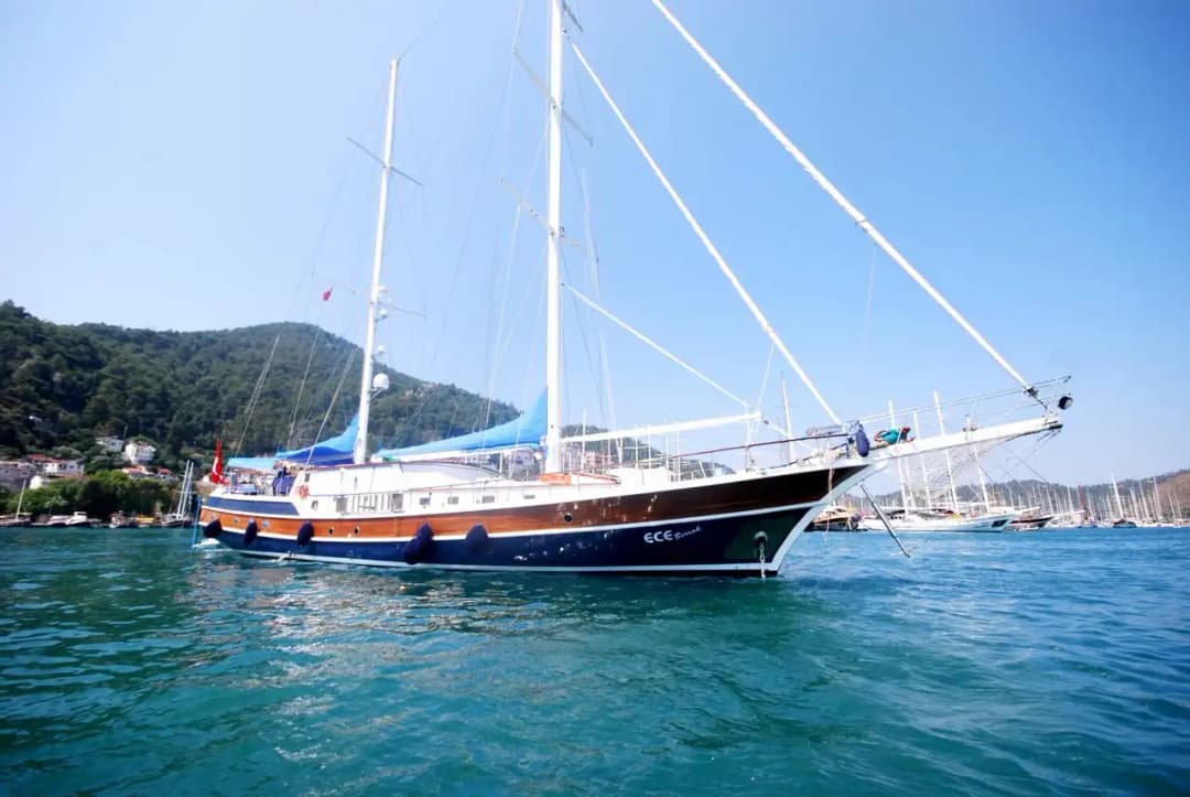 Marmaris'te Lüks Gulet Kiralama: 33 Metre, 10 Kişilik Mavi Yolculuk